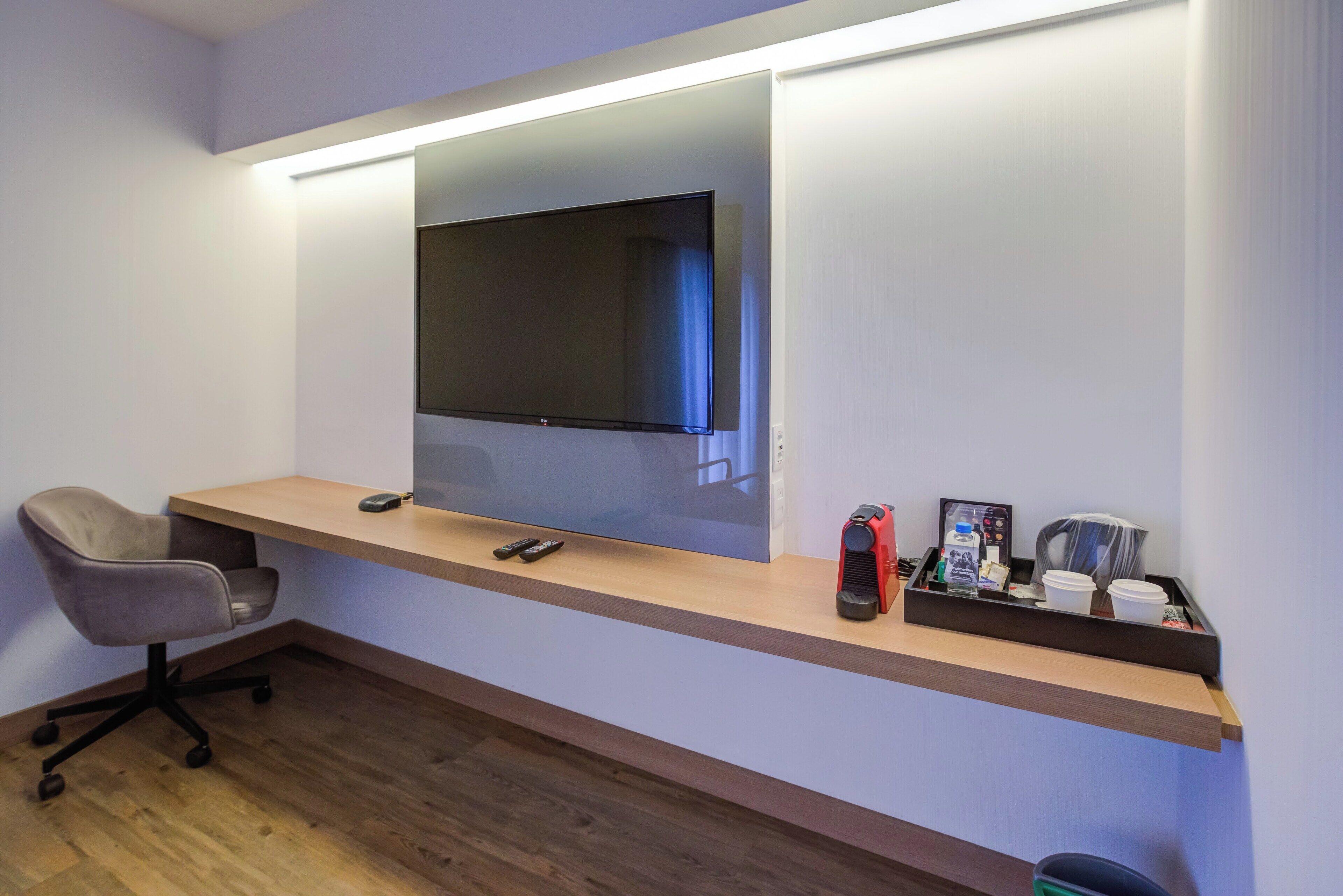 studio suite king nao fumante | living area | smart tv