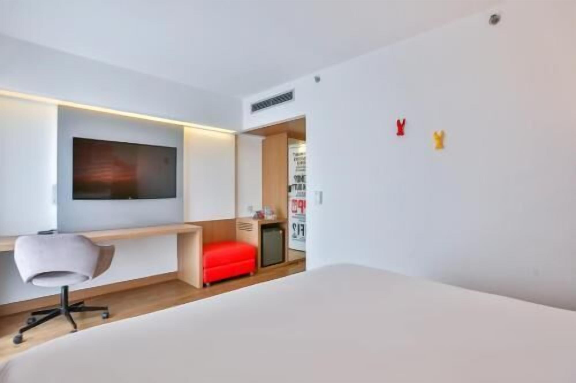 Minibar, in-room safe, soundproofing, iron/ironing board