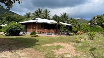 Villa, 3 Bedrooms | In-room safe, desk, iron/ironing board, cribs (free)