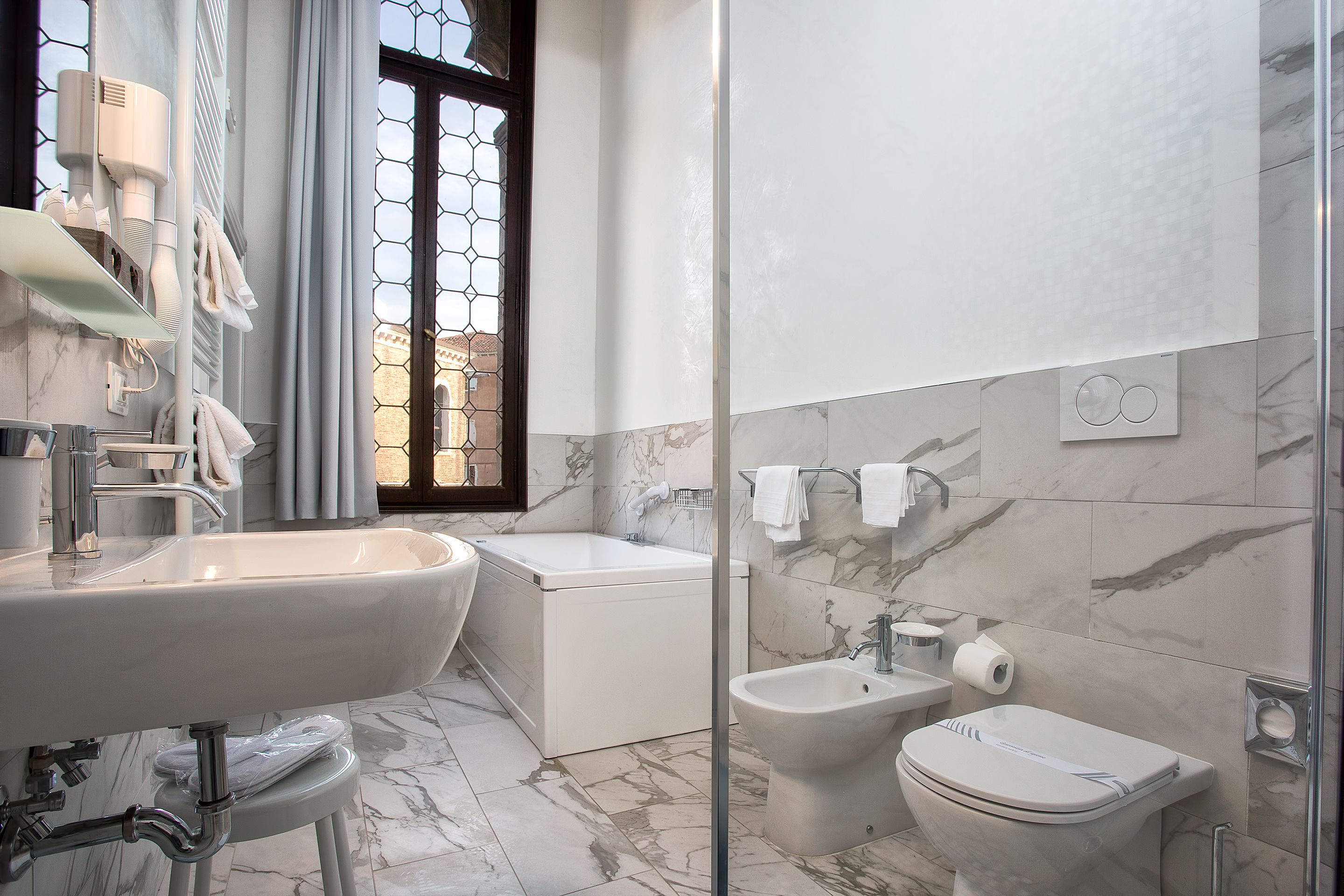 deluxe suite | bathroom | shower, free toiletries, hair dryer, bathrobes