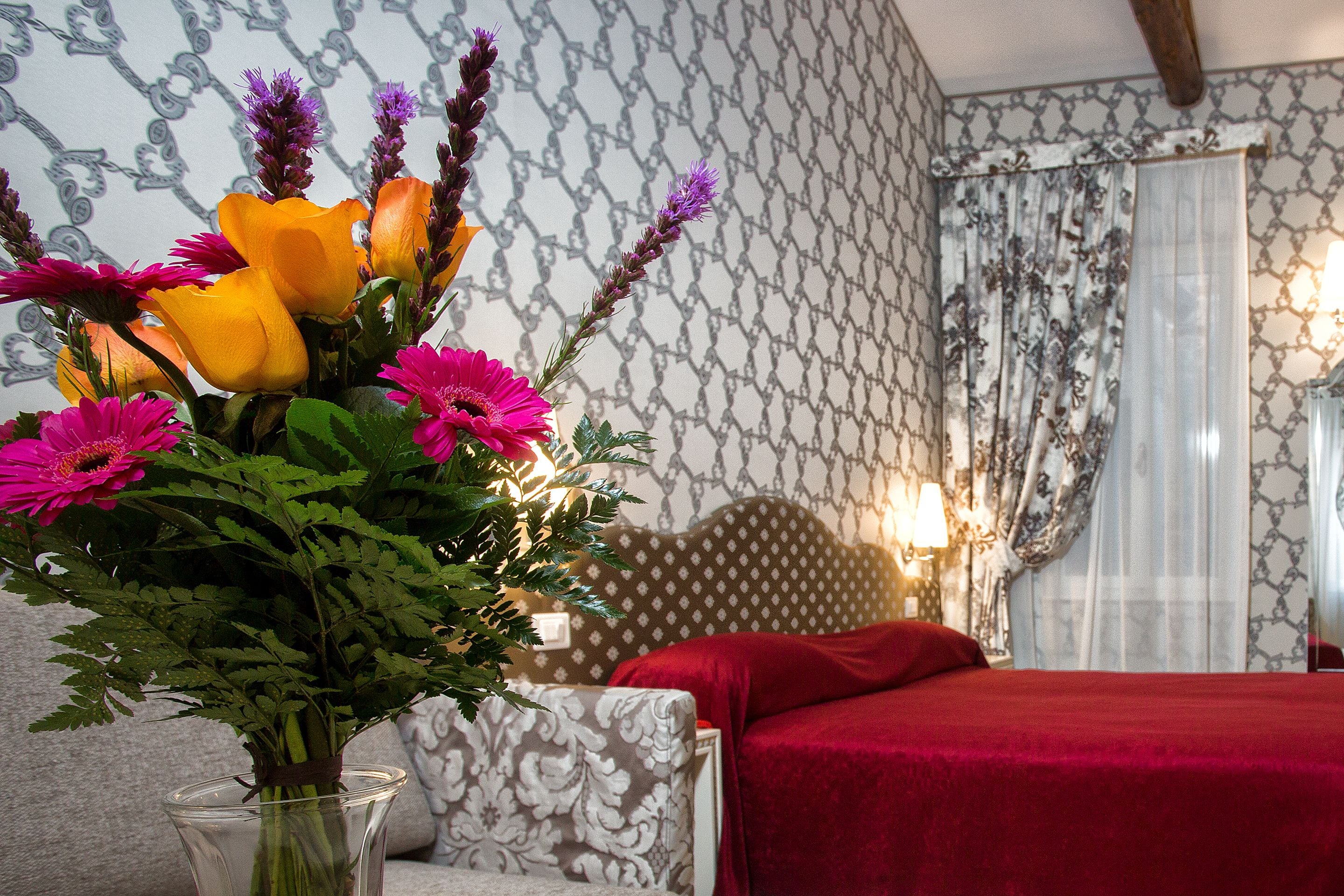 junior suite | minibar, in-room safe, individually decorated, individually furnished