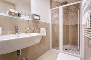 슈피리어 더블룸 (Private External Bathroom) | 공용 욕실