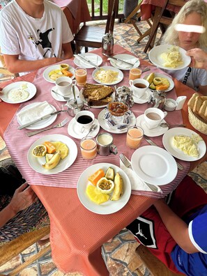 Se sirven desayunos