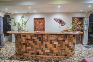 Se sirven desayunos y cocina internacional