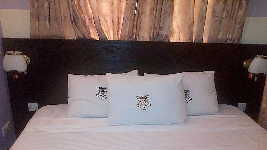 Esado Suites and Conference Oregun