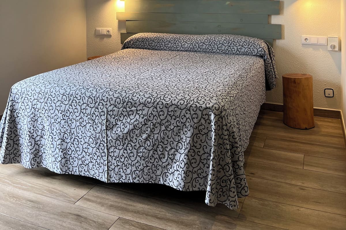Double Room | Minibar, in-room safe, desk, blackout drapes