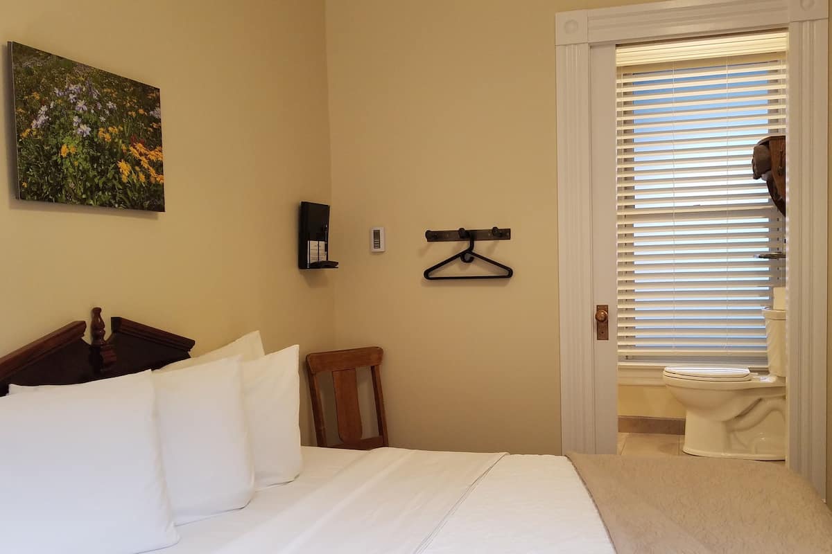 Petite Room 2, No View