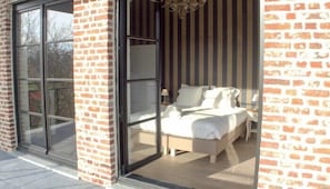Quarto casal ou duplo superluxo, sacada | Roupas de cama premium, cofres nos quartos, individualmente decorados