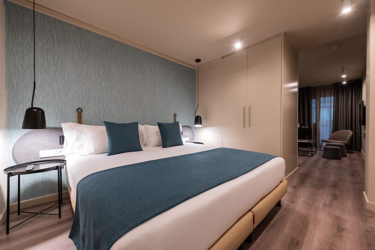 Minibar, in-room safe, desk, soundproofing