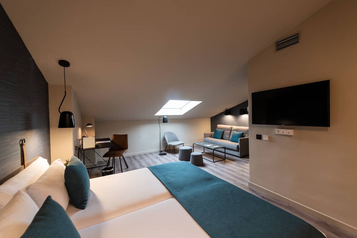 Minibar, in-room safe, desk, soundproofing