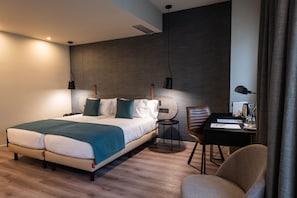 Superior Double Room | Minibar, in-room safe, desk, soundproofing - Atenea Rekord Suites Barcelona (Barcelona)