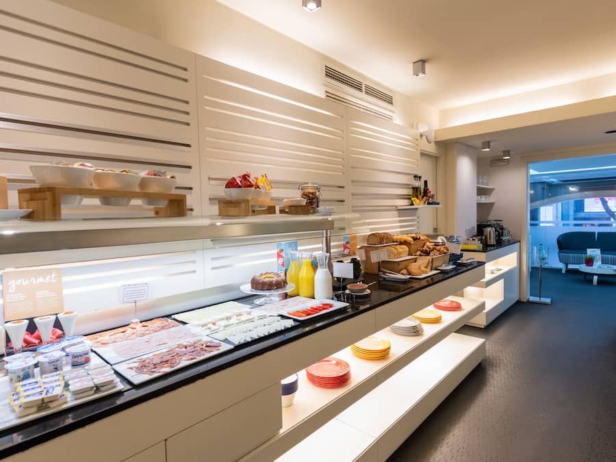 Esmorzar diari d'estil bufet (12 EUR per persona)