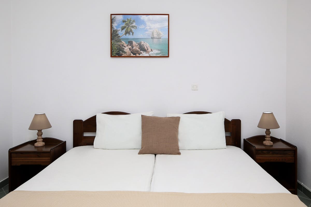 1 Schlafzimmer, schallisolierte Zimmer, kostenlose Babybetten