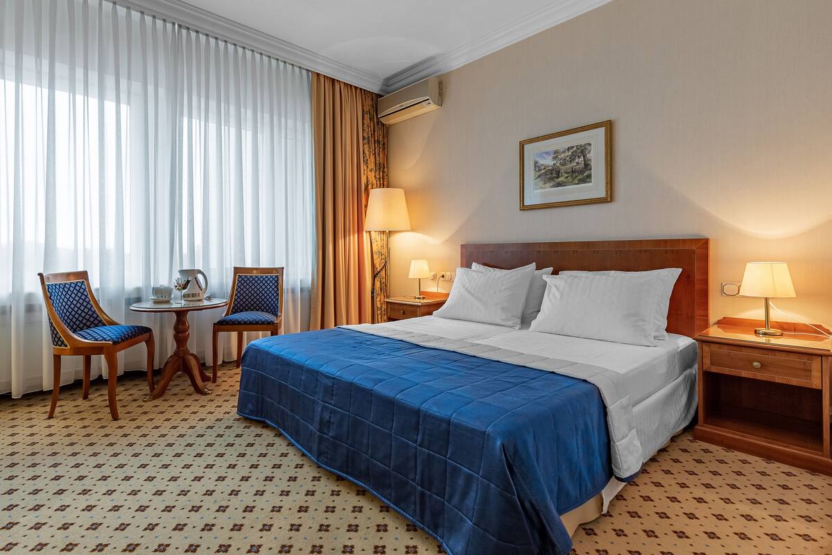Standard Double or Twin Room | Minibar, in-room safe, desk, blackout drapes