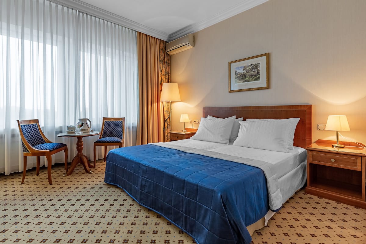 Standard Double or Twin Room | 1 bedroom, minibar, in-room safe, desk