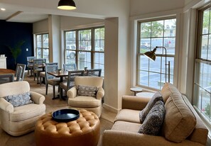 Lobby sitting area - Beach View Hotel (Rehoboth Beach)
