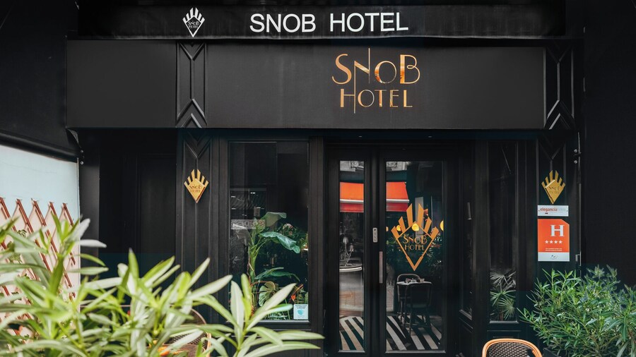 Snob Hotel