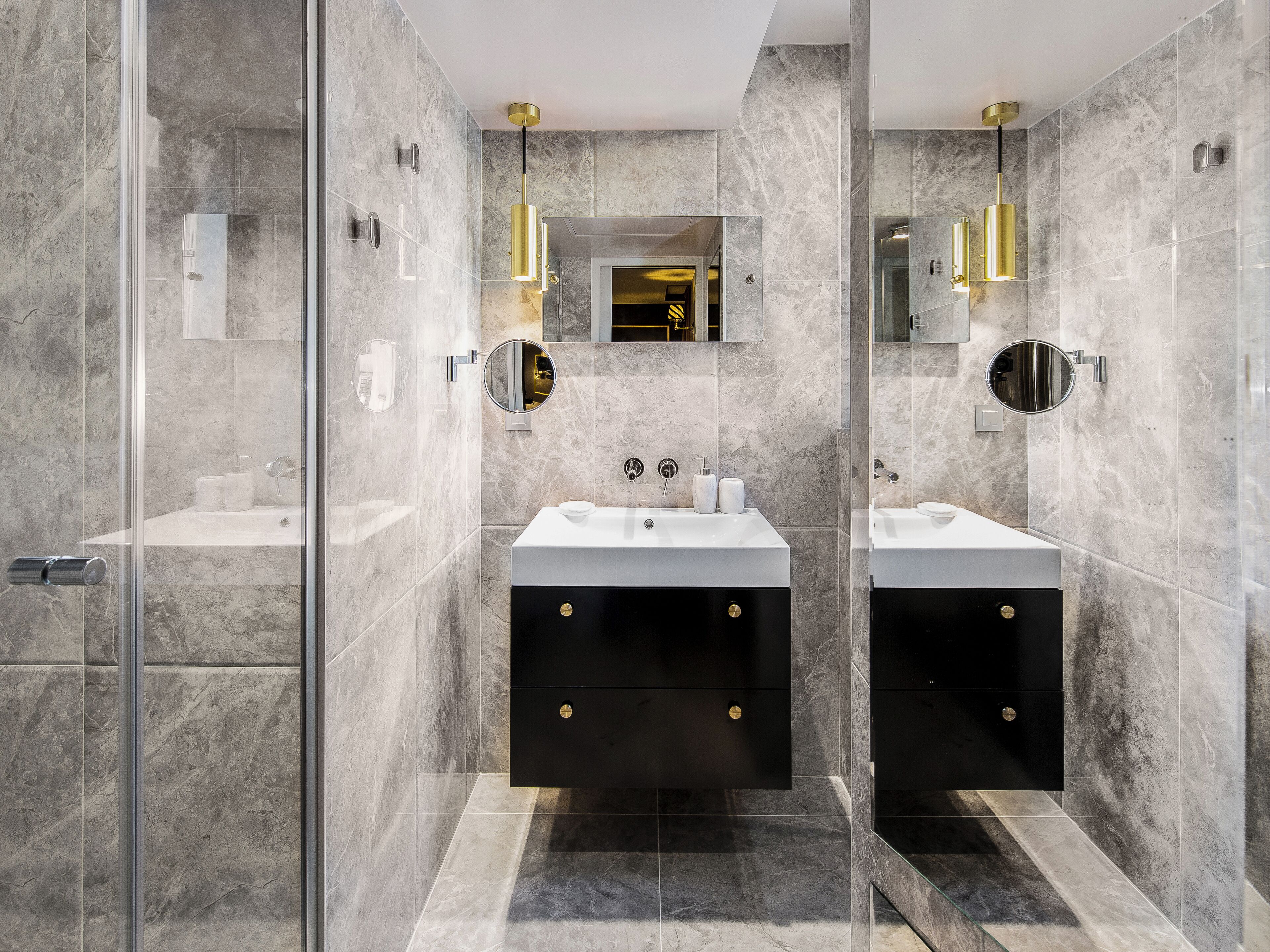 deluxe double room | bathroom | shower, free toiletries, hair dryer, slippers