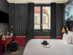 Chambre Double Classique ( Impertinente) | Safe på rommet, individuelt dekorert, skrivebord og blendingsgardiner