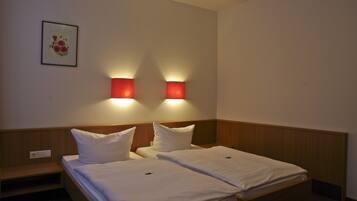 Double Room | In-room safe, desk, free WiFi, bed sheets