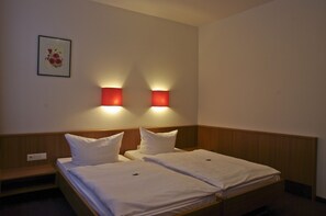 In-room safe, desk, free WiFi, bed sheets - Hotel Park Eckersbach (Zwickau)