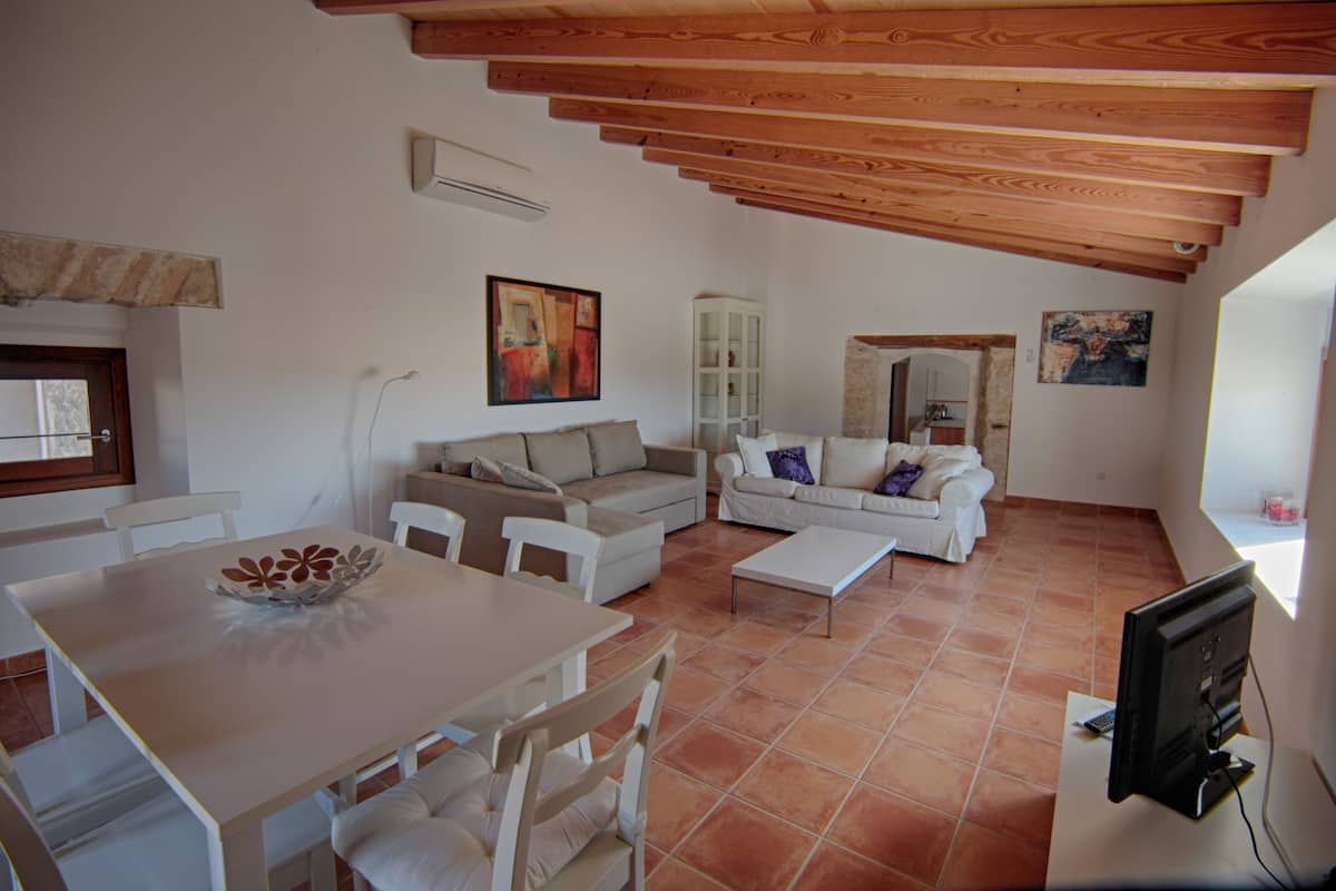 Suite, 2 Bedrooms | Living room | Flat-screen TV