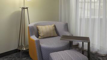 Zimmer, 2 Queen-Betten | Zimmersafe, Schreibtisch, Verdunkelungsvorhänge, Bügeleisen/Bügelbrett