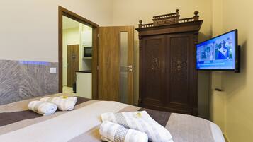 Deluxe Apartment, 2 Bedrooms, Ground Floor | Room amenity