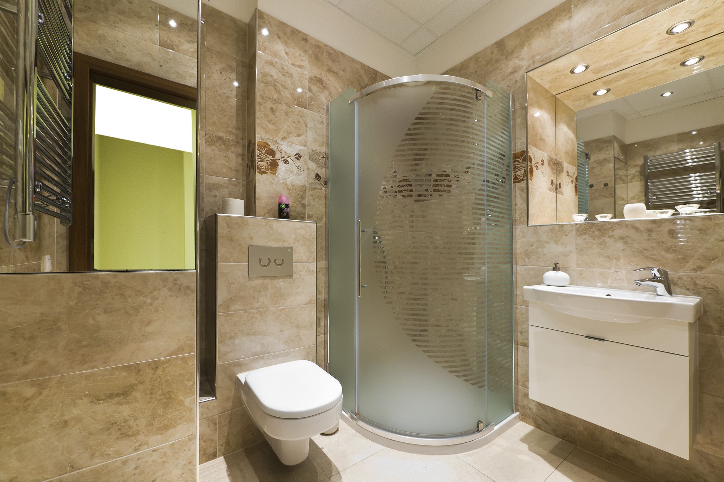 Deluxe Apartment, 2 Bedrooms, Ground Floor | Bathroom amenities | Combined shower/tub, free toiletries, hair dryer, bathrobes