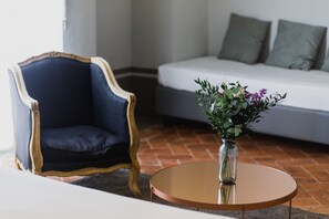 Deluxe Suite | Minibar, in-room safe, desk, iron/ironing board - The Artists' Palace Florence (Florence)