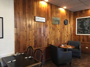 2 restaurants, breakfast served - Altona Hotel (Altona)