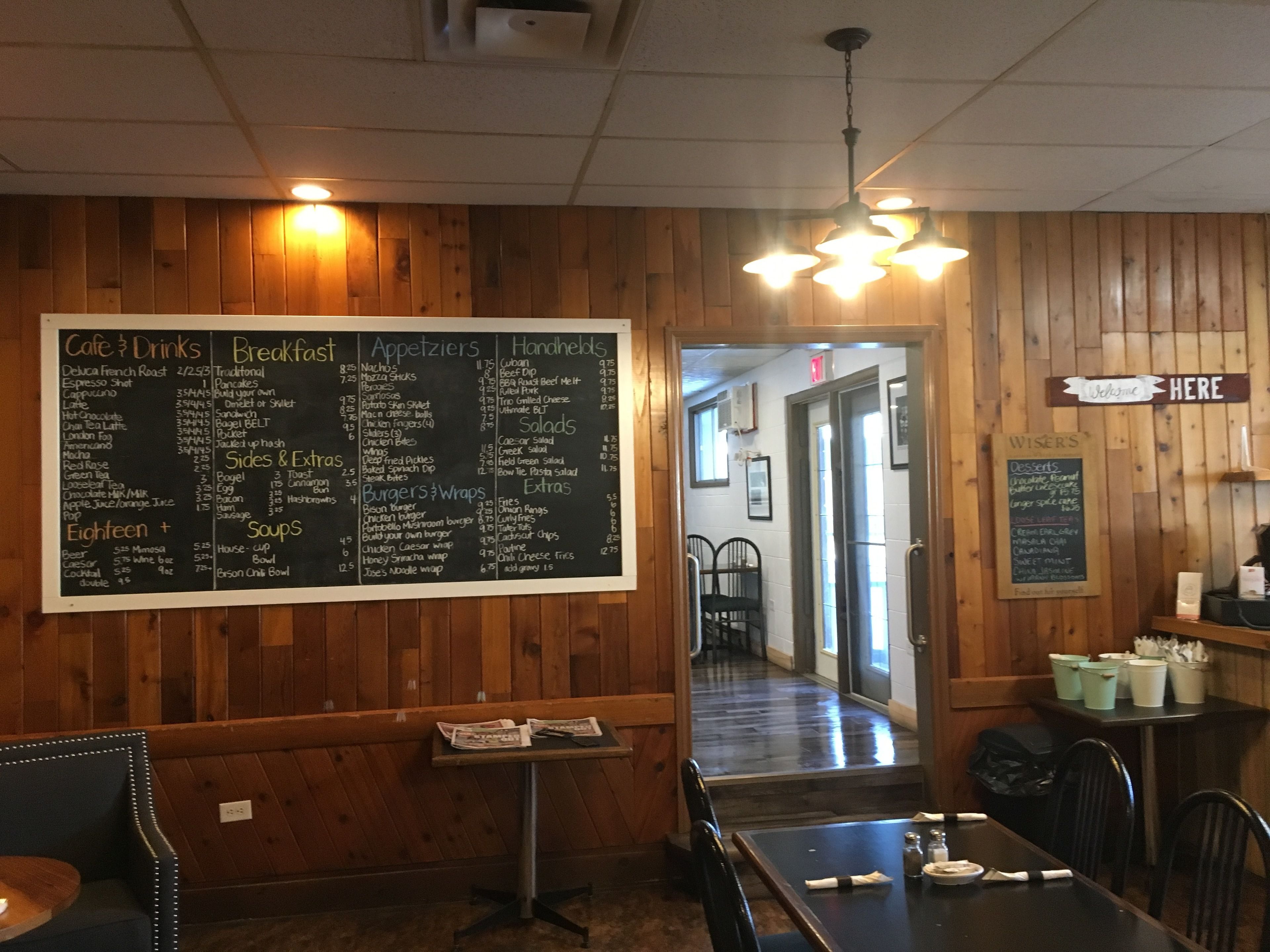 2 restaurants, breakfast served