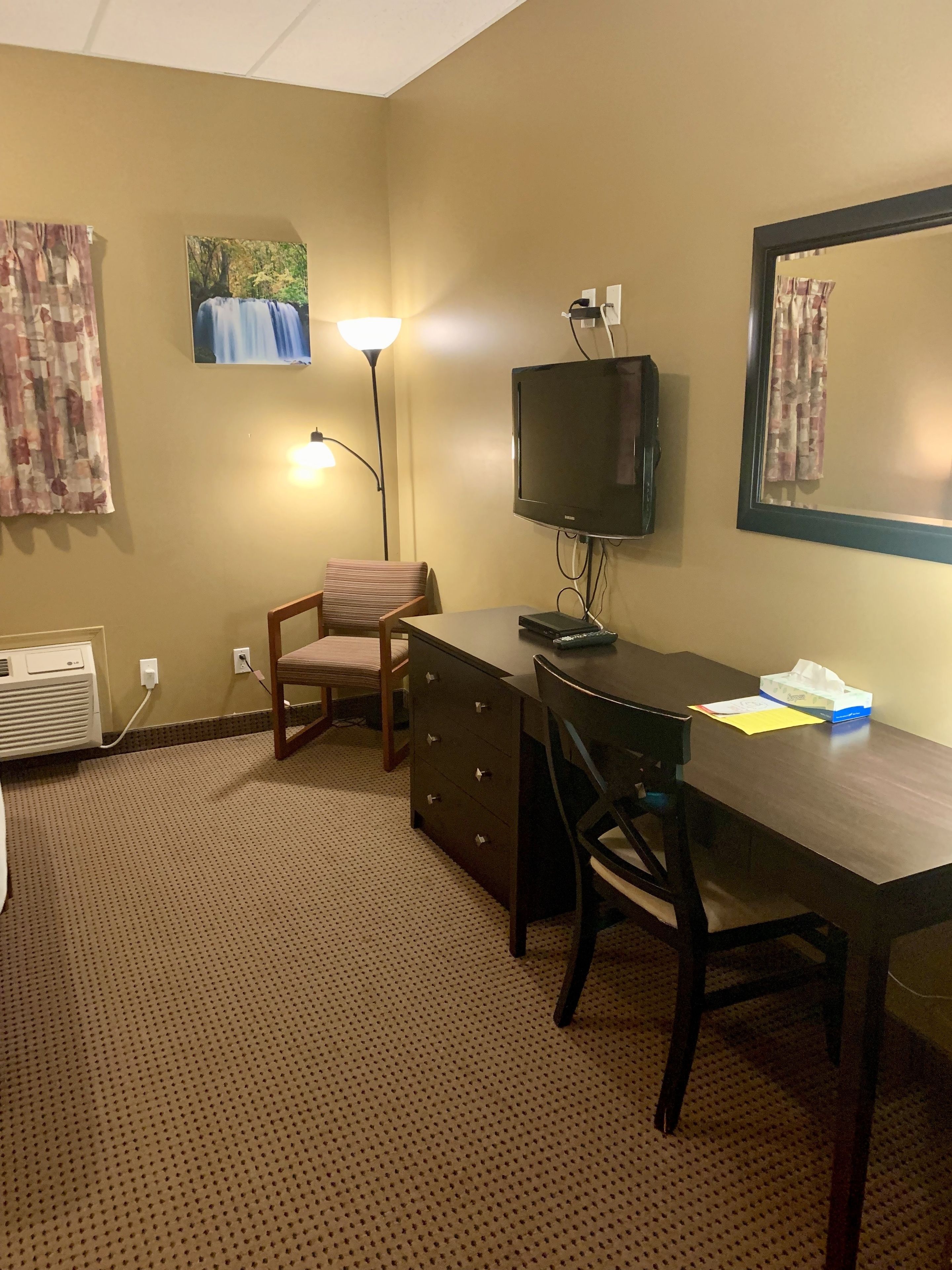 business room, 1 queen bed | premium bedding, desk, blackout curtains, iron/ironing board