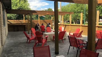 2 restaurants servant le déjeuner