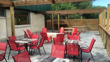 2 ห้องอาหาร, บริการอาหารเช้า