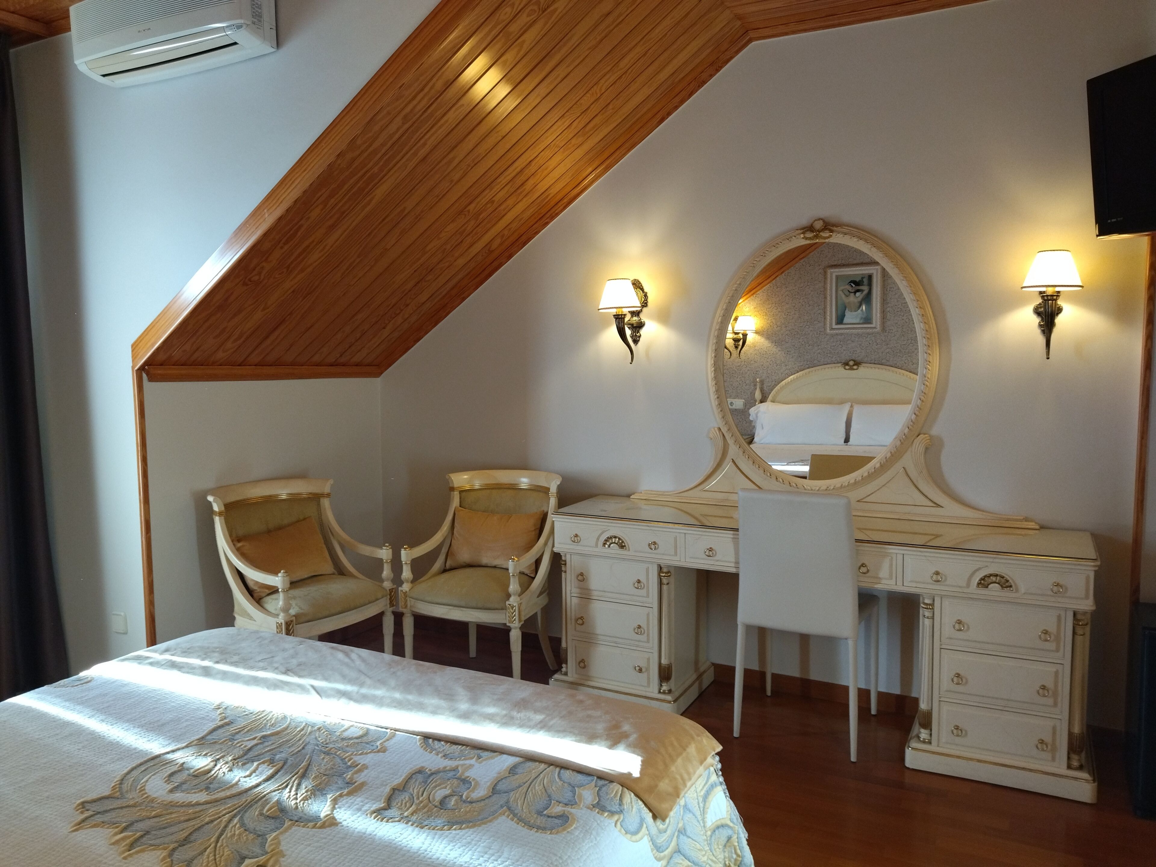 superior room, 1 double bed, terrace | premium bedding, desk, blackout curtains, soundproofing