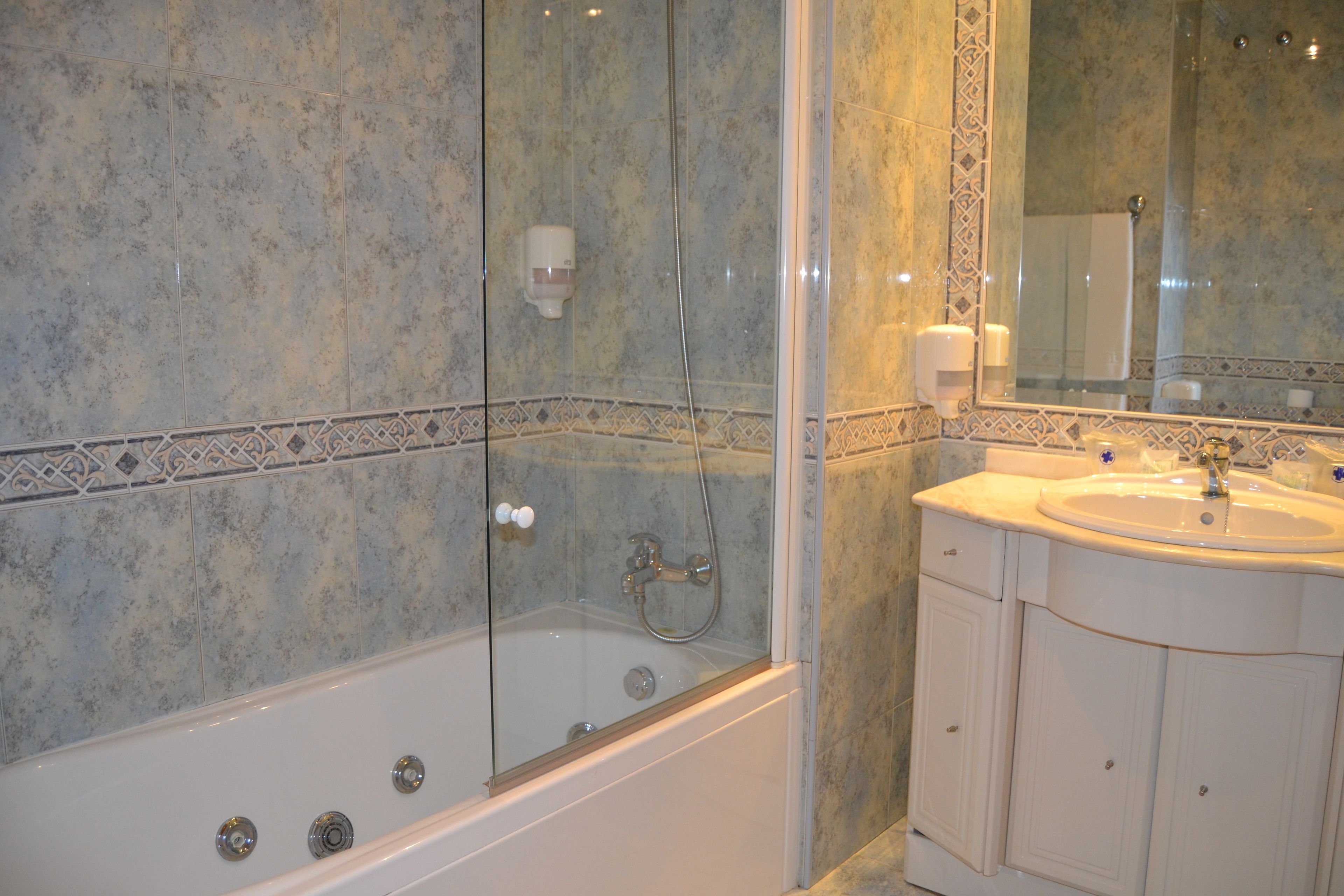 superior room, 1 double bed, terrace | jetted bathtub