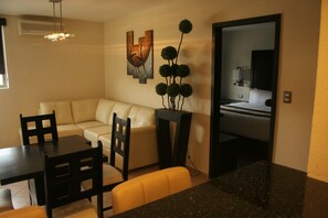 Suite, 1 King Bed | Living area | 32-inch LED TV with cable channels, TV - Hotel El Camino Inn & Suites (Reynosa)