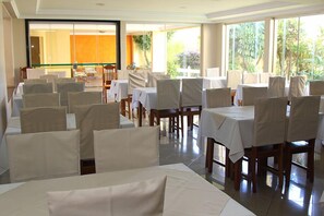 Desayuno buffet incluido todos los días 