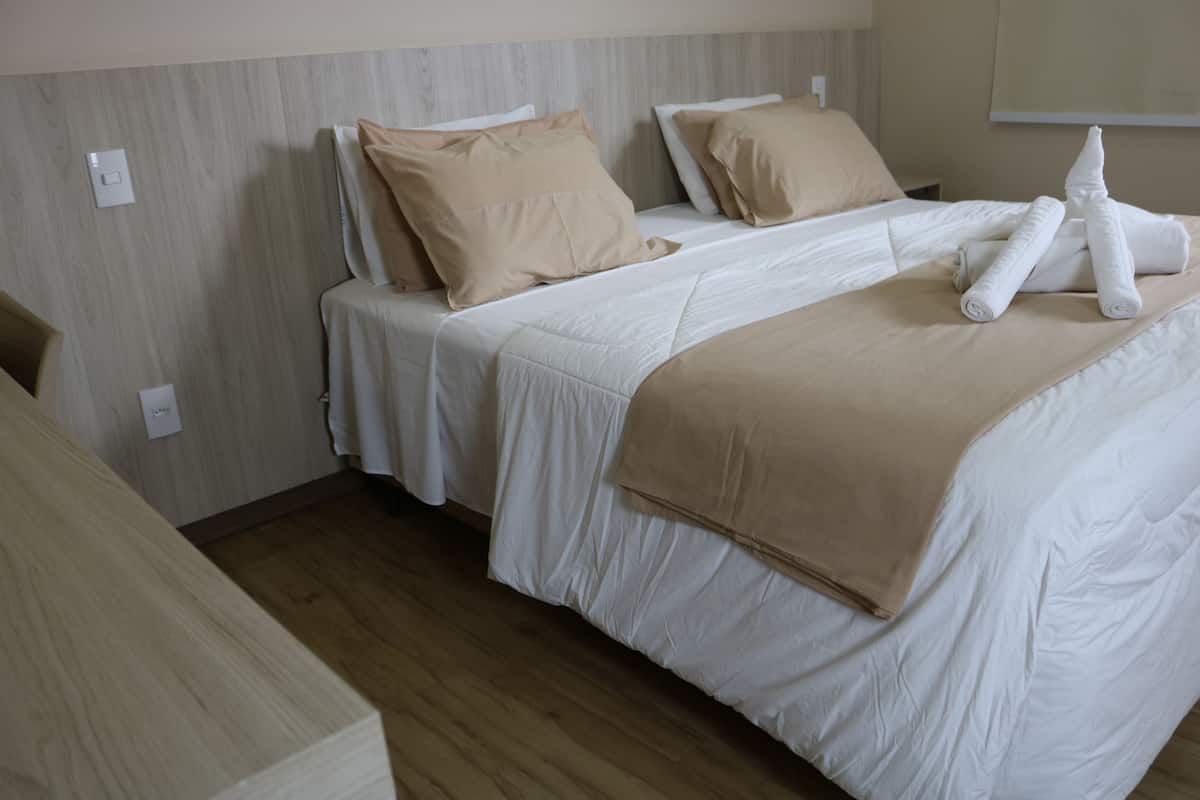 Minibar, tende oscuranti, ferro/asse da stiro, Wi-Fi gratuito