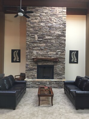 Fireplace - Cascades Mountain Resort, an Ascend Collection Hotel (Hendersonville)