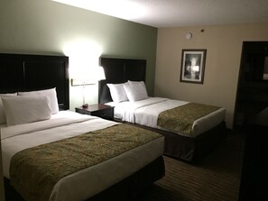 Desk, iron/ironing board, free cribs/infant beds, rollaway beds - Cascades Mountain Resort, an Ascend Collection Hotel (Hendersonville)