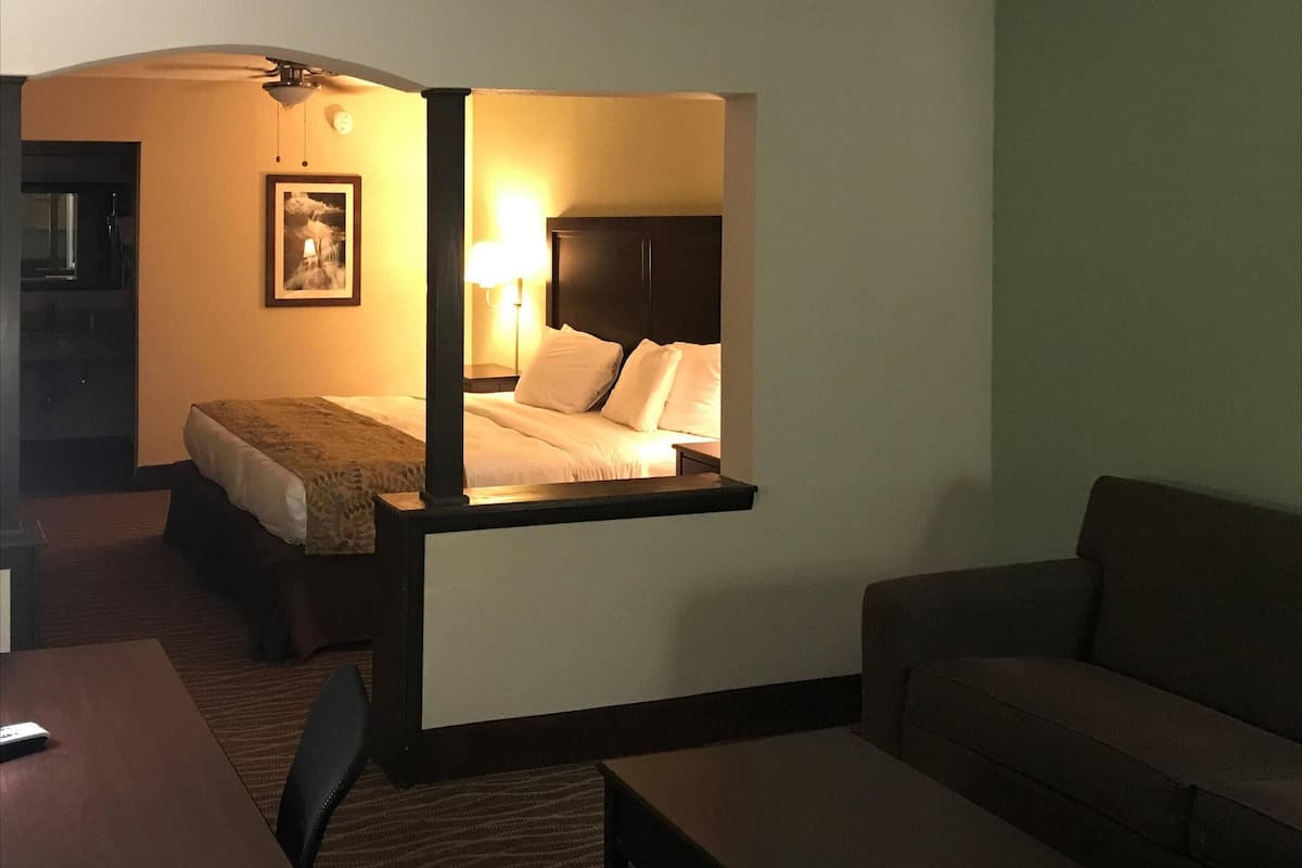 Suite, 1 King Bed with Sofa bed, Non Smoking | Desk, iron/ironing board, free cribs/infant beds, rollaway beds