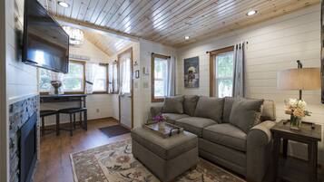 Room, Private Bathroom (Finch Cottage -Breakfast Not Included) | Living area