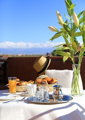 Se sirven desayunos, almuerzos y cenas