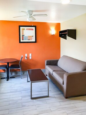 Suite, 1 Bedroom | Living area