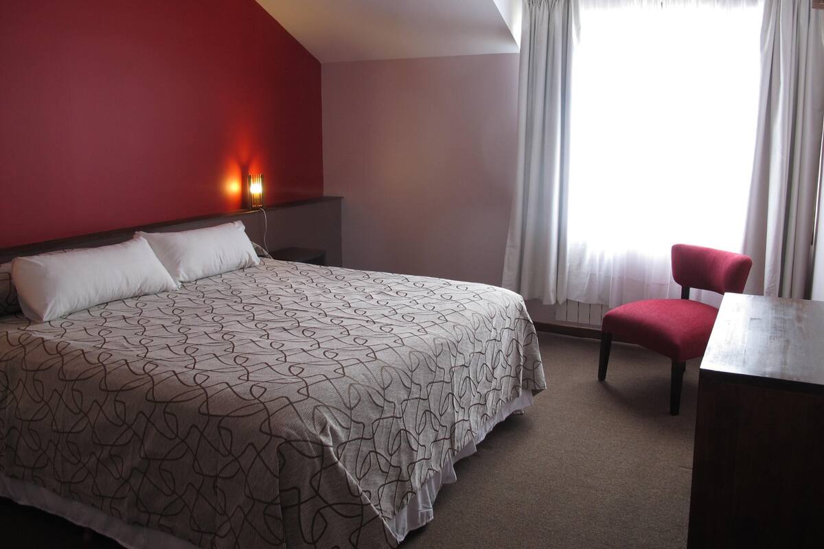 Standard Double Room | Premium bedding, in-room safe, desk, bed sheets