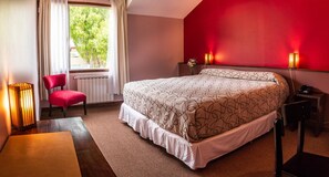 Premium bedding, in-room safe, desk, bed sheets
