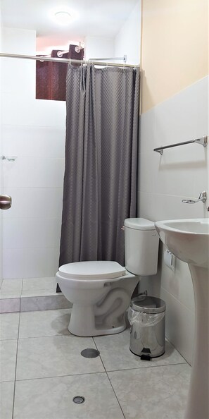 Classic Room, 4 Bedrooms, Kitchenette | Bathroom