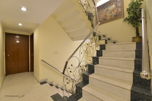 Interior entrance - The Maple Leaf DLF Cyber City (Gurugram)